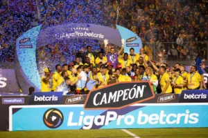 Aucas-z-historycznym-trofeum-w-Ekwadorze-foto: Pablo Flandoli / Alamy Stock Photo
