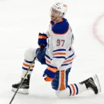 Connor-McDavid-kapitan-i-napastnik-Edmonton-Oilers-w-NHL-foto-UPI / Alamy Stock Photo