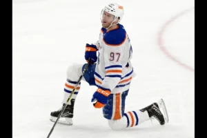 Connor-McDavid-kapitan-i-napastnik-Edmonton-Oilers-w-NHL-foto-UPI / Alamy Stock Photo