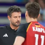 Michal Winiarski patrzy na Lukas Kampa