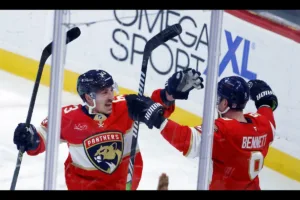 Brad-Marchand-i-Sam-Bennett-czyli-aktualni-bohaterowie-finalow-z-Floridy-w-NHL-foto- Associated Press / Alamy Stock Photo