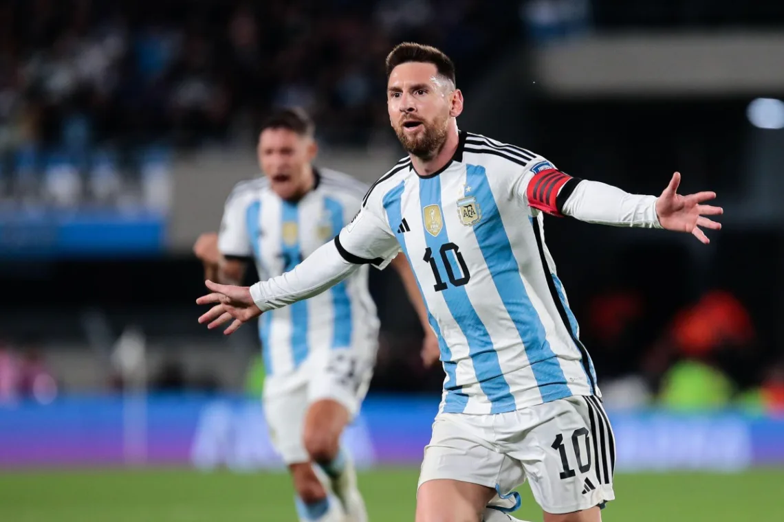 Leo-Messi-cieszacy-sie-ze-zdobycia-bramki