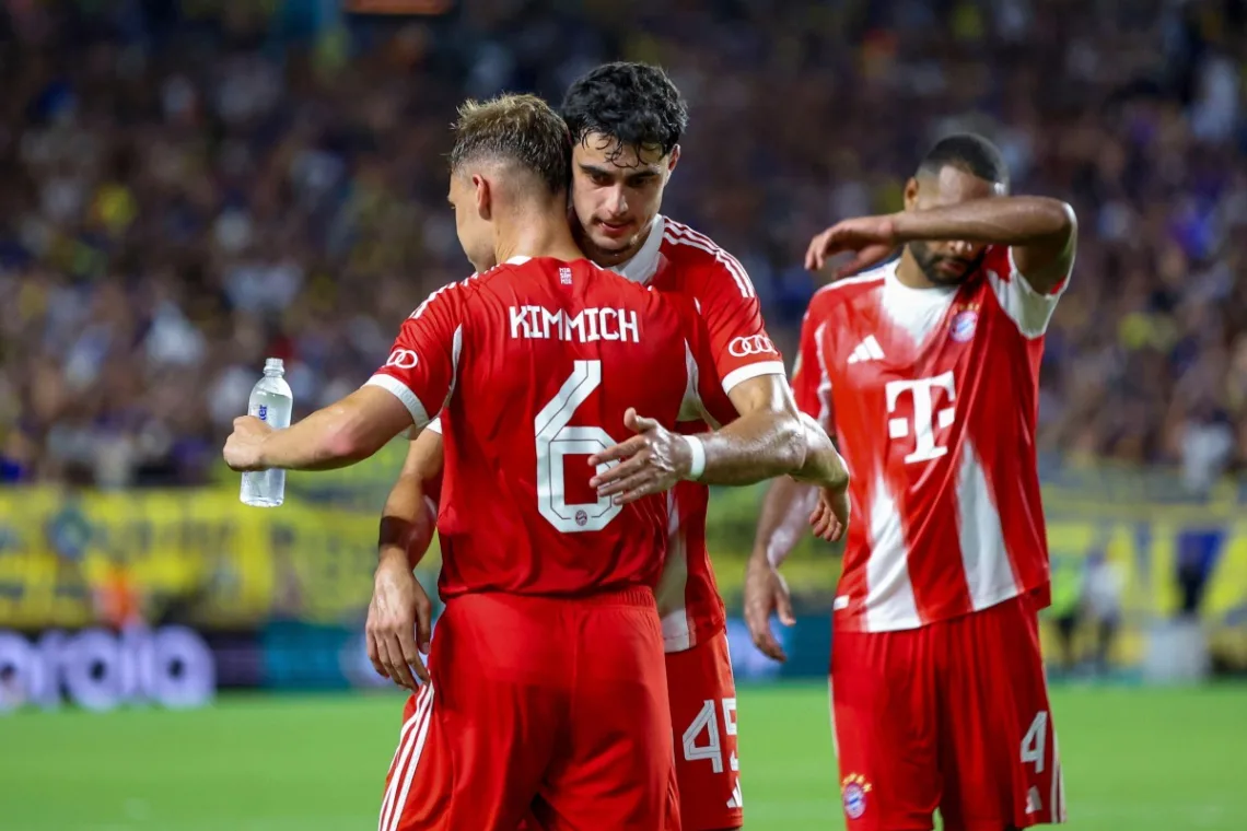 Pilkarze-Bayernu-po-zdobyciu-gola