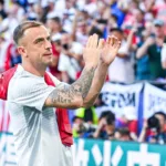 Kamil-Grosicki-bijacy-brawo-kibicom