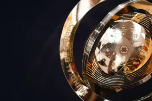Grafika przedstawiająca złote trofeum.