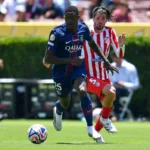 Nuno-Mendes-prowadzacy-pilke-w-spotkaniu-z-Atletico
