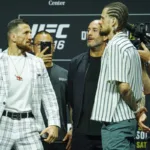 Zawodnicy-UFC-podczas-wazenia