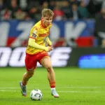 Pietuszewski-prowadzacy-pilke-na-boiskach-Ekstraklasy