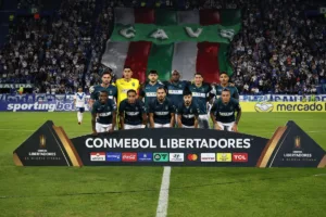 Bulo-Bulo-czyli-druzyna-z-Boliwii-ktora-zajela-trzecie-miejsce-w-grupie-Copa-Libertadores-i-zagra-w-1/16-finalu-w-Copa-Sudamericana-foto-Alamy