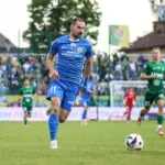 Mateusz-Cholewiak-prowadzacy-pilke