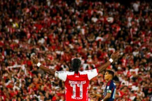 Hugo-Rodallega-39-letni-napastnik-Santa-Fe-podczas-finalu-rozgrywek-o-mistrza-Apertury-w-Kolumbii-w-starciu-z-Ind.-Medellin-w-2025-roku-foto-Alamy