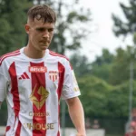 Adkonis-podczas-meczu-Pogoni-Grodzisk-Mazowiecki-w-Betclic-1-Liga
