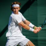 Andrey Rublev przed odbiciem backhandowym