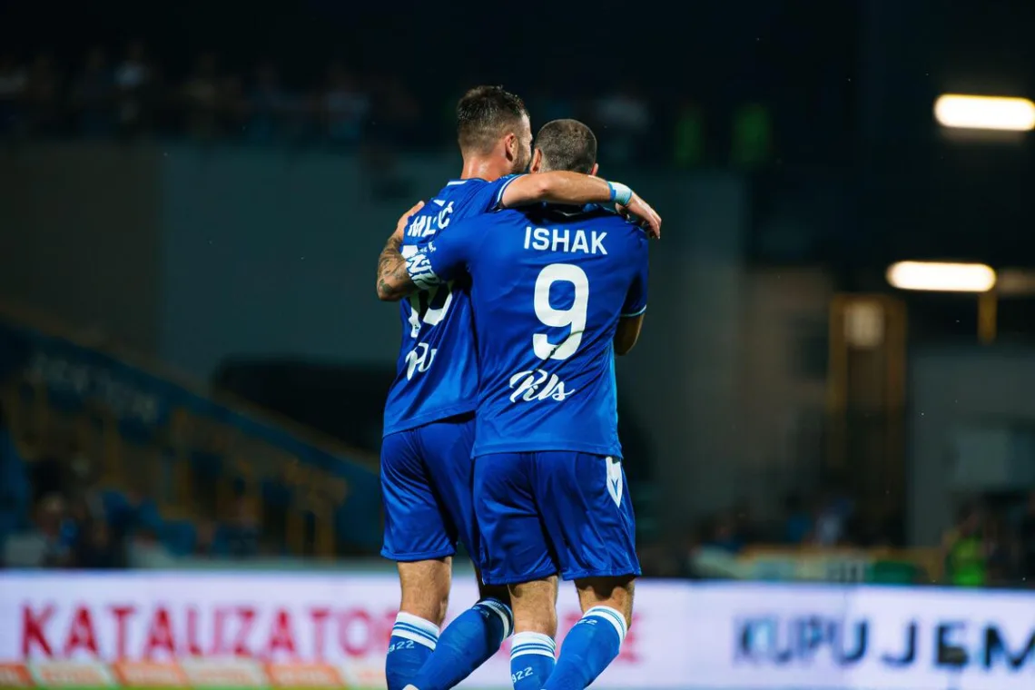 Ishak-celebrujacy-gola-w-meczu-ligowym-ze-Stala-Mielec