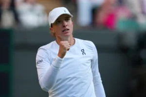 Iga Świątek po wygranym punkcie Wimbledon