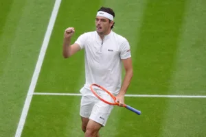 Taylor Fritz po wygranym punkcie Wimbledon