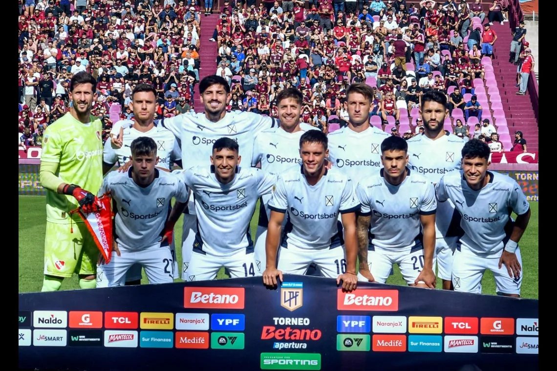 Lanus-przed-starciem-z-Independiente-w-kwietniowym-pojedynku-w-2025-roku-foto-Alamy