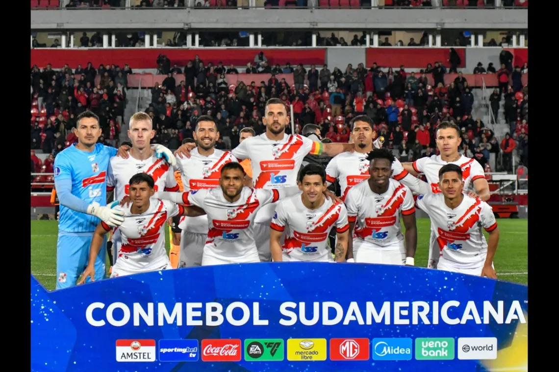 Nacional-Potosi-w-starciu-z-Independiente-de-Avellaneda-w-Copa-Sudamericana-foto-Facundo Morales / Alamy Stock Photo