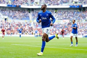 Beto-celebrujacy-gola-na-nowym-stadionie-Evertonu