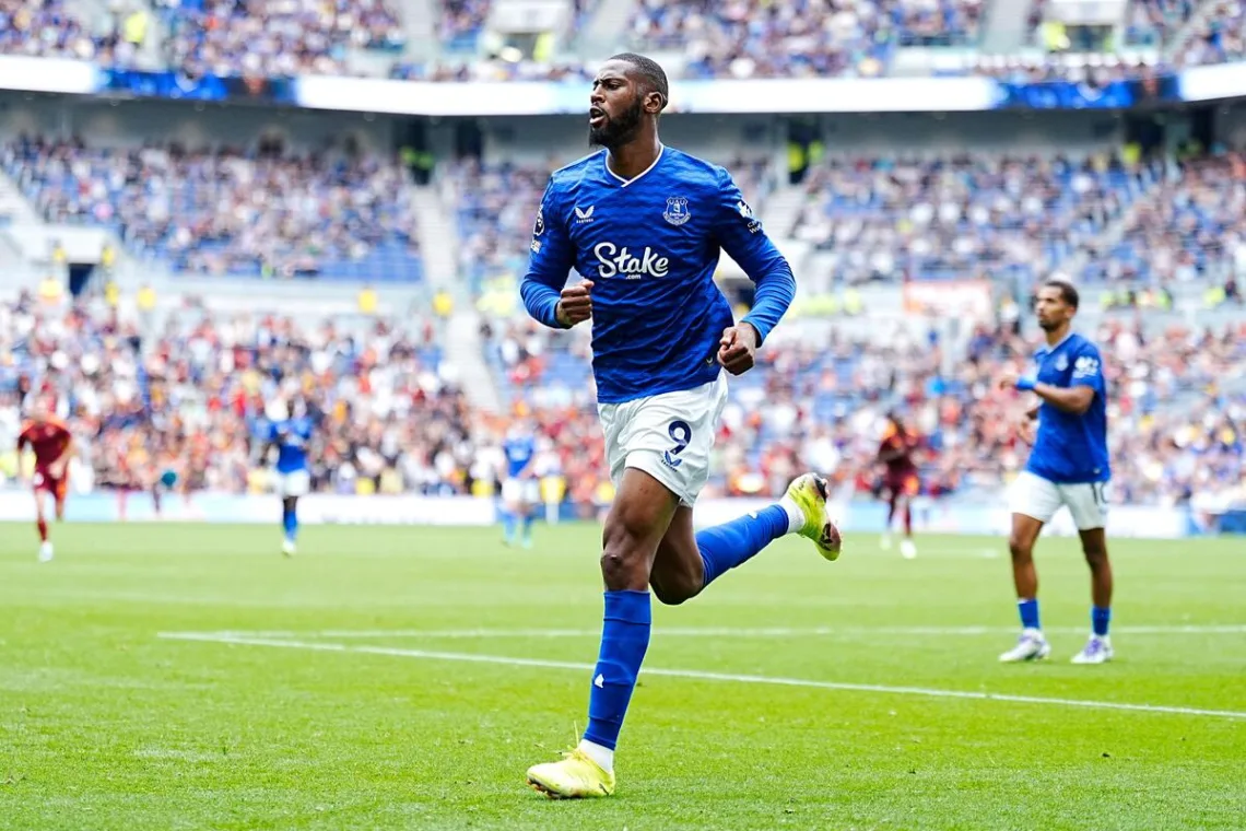Beto-celebrujacy-gola-na-nowym-stadionie-Evertonu