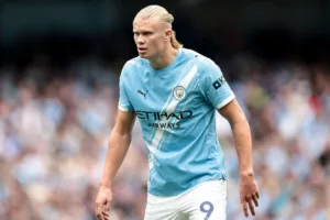 Haaland-na-boisku-podczas-meczu-z-Tottenhamem