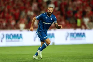 Ishak-podczas-meczu-z-Crvena-Zvezda