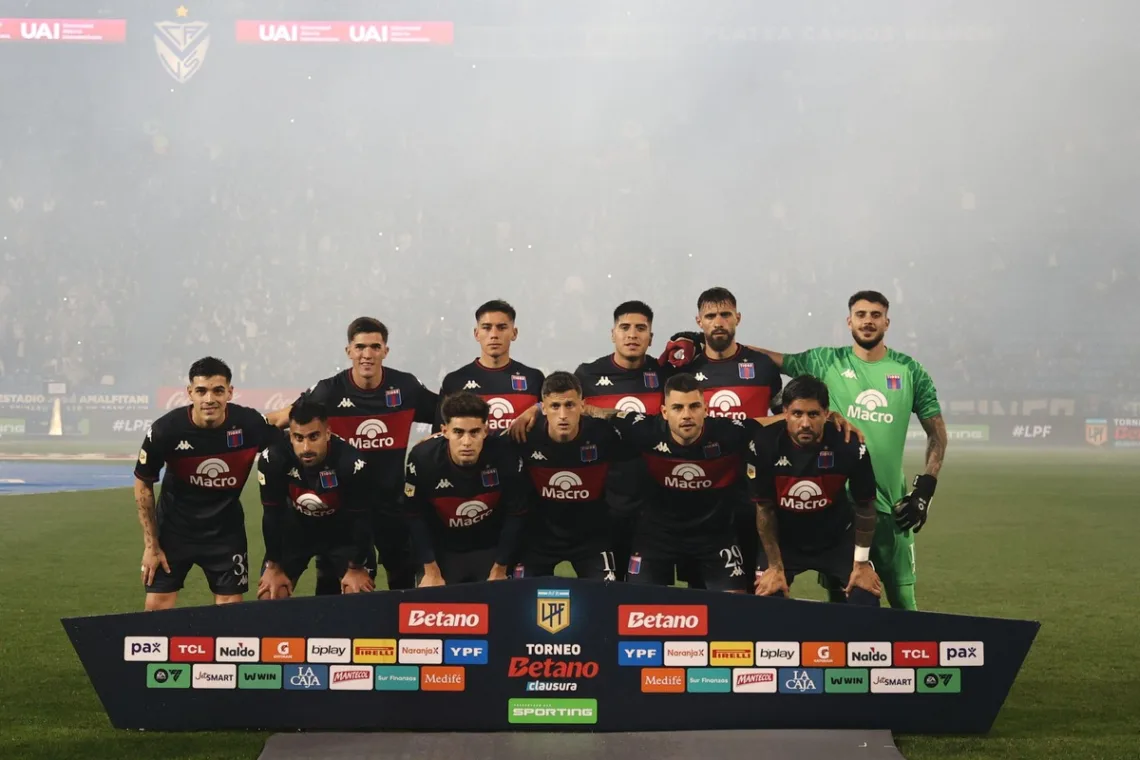 Tigre-pilkarska-druzyna-z-Argentyny-foto-Alamy