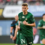 Samiec-Talar-biegajacy-po-boiskach-Ekstraklasy
