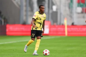 Semedo-prowadzacy-pilke