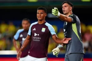 Watkins-i-Martinez-podczas-meczu-sparingowego-Aston-Villi