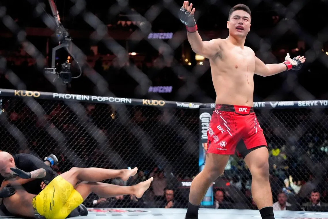 fot-alamy-associated-press-ufc-zhang-mingyang-johnny-walker