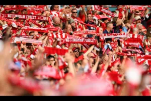 Kibice-Nottingham-podczas-polfinalu-Pucharu-Anglii-z-Manchesterem-City-2025-foto-Alamy