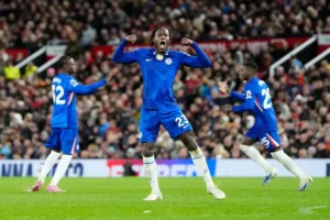Chalobah-celebrujacy-bramke-na-Old-Trafford
