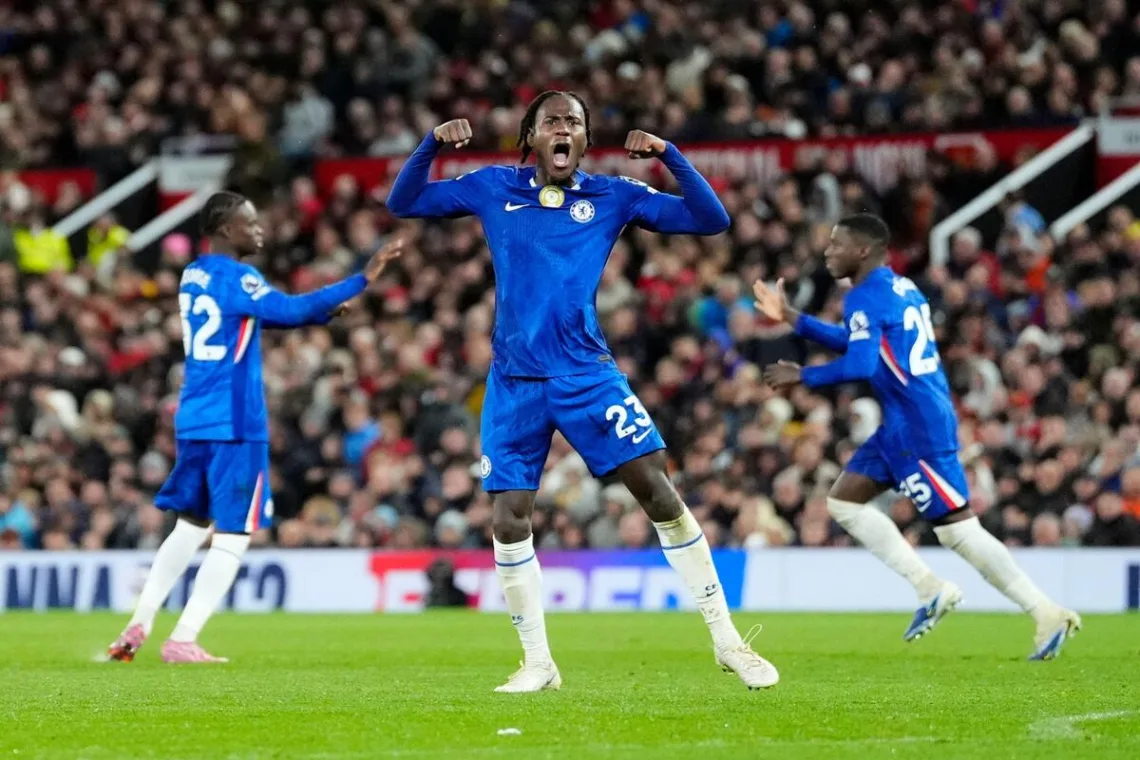 Chalobah-celebrujacy-bramke-na-Old-Trafford