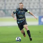 Grosicki-prowadzacy-pilke