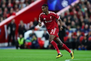 Isak-w-debiucie-na-Anfield