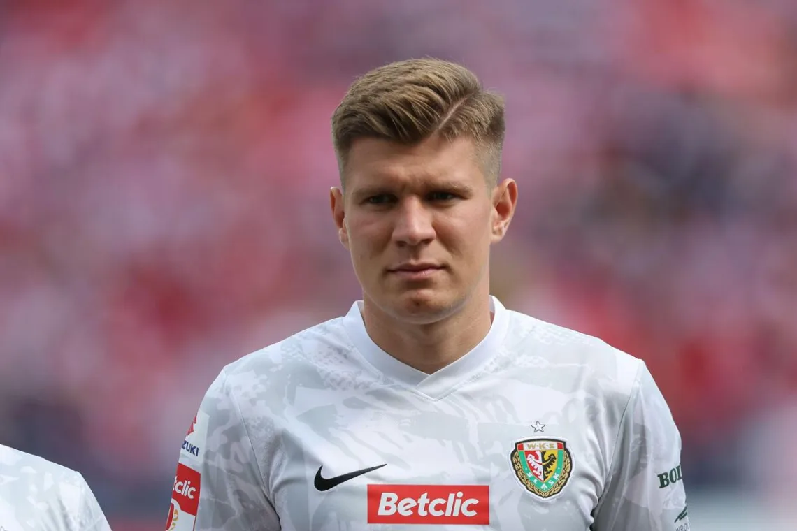 Samiec-Talar-przed-meczem-w-Betclic-1-Liga-z-Wisla-Krakow