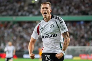 Rajovic-celebrujacy-gola