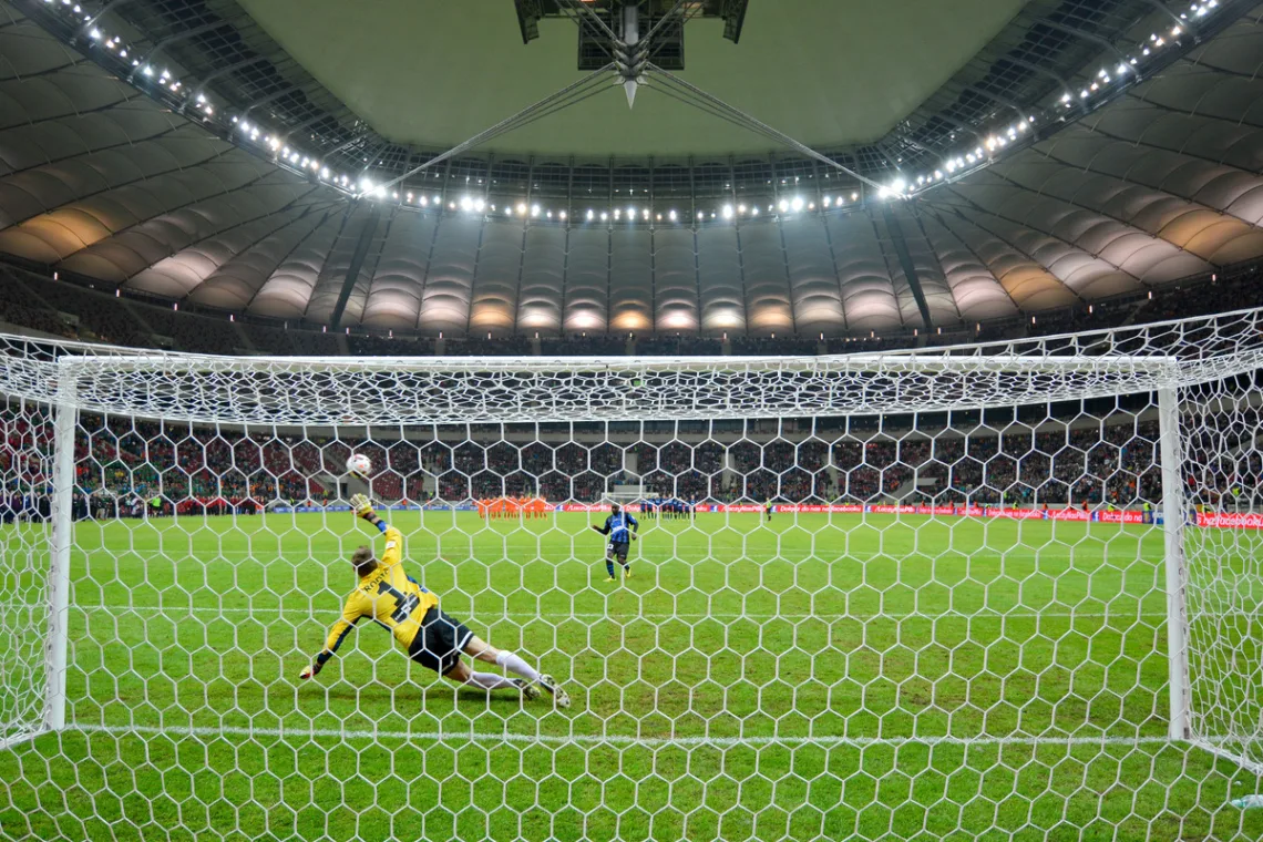 Jorge-Kadu-strzela-rzut-karny-w-barwach-Zawiszy-Bydgoszcz-finale-Pucharu-Polski-2013-2014-foto-Alamy