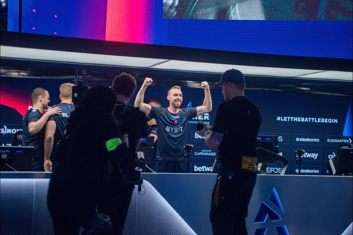 Flyquest zaskoczy Legacy? Gramy esport z kursem 2.32!