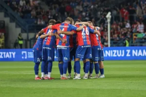 Zawodnicy-Odry-Opole-podczas-ligowego-starcia-z-Wisla-Krakow-foto-Alamy
