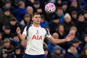 van-de-ven-przyjmujacy-pilke