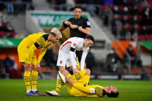 Zawodnicy BVB i Augsburga