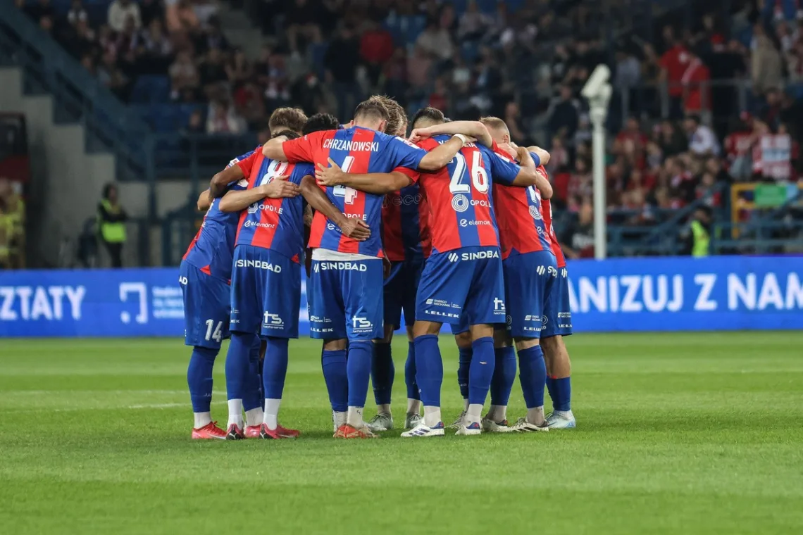 Zawodnicy-Odry-Opole-podczas-ligowego-starcia-z-Wisla-Krakow-foto-Alamy