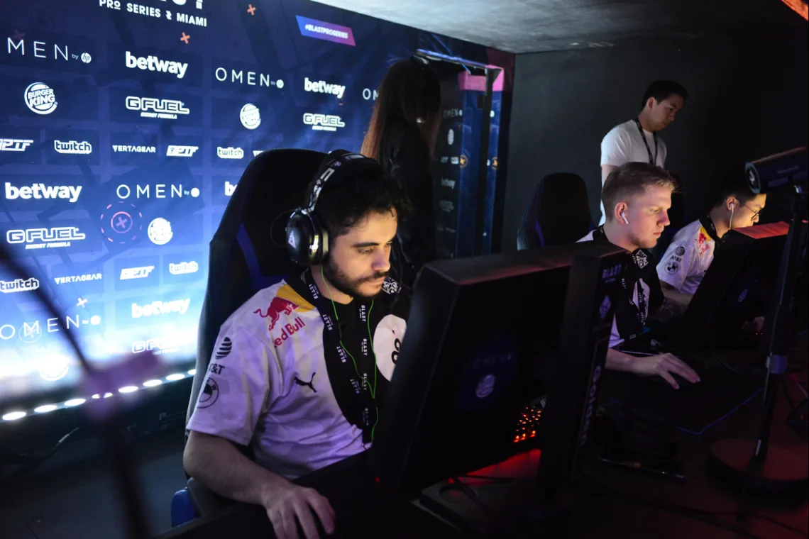 Zawodnicy Cloud9