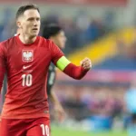 Zielinski-z-opaska-kapitanska-podczas-meczu-z-Nowa-Zelandia