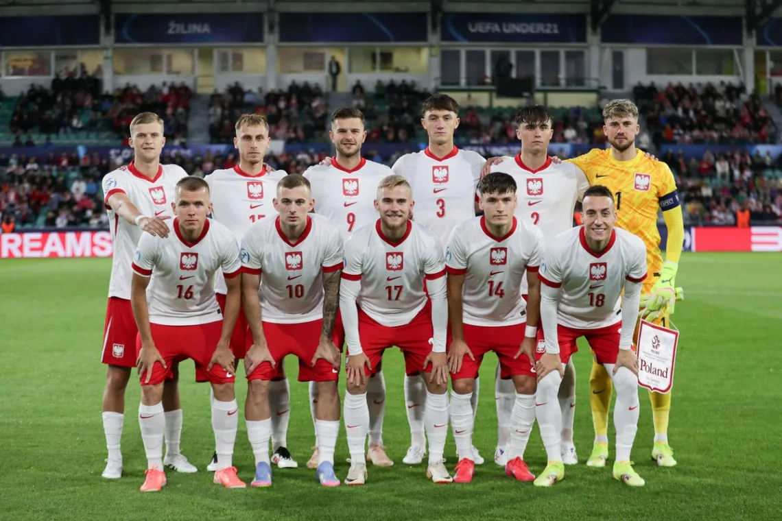 Polska-Reprezentacja-do-lat-20-przed-spotkaniem-grupowym-Mistrzostw-Europy-do-lat-20-z-Reprezentacja-Gruzjii-do-lat-20-2025-foto-Alamy