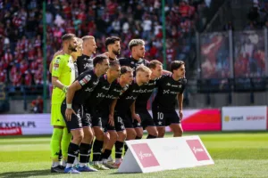 Slask-Wroclaw-przed-meczem-z-Wisla-Krakow-2025-foto-Alamy