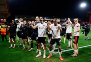 Pilkarze-Midtjylland-swietujacy-zwyciestwo-z-Nottinghamem-w-Lidze-Europy-2025-foto-Alamy