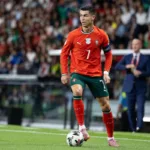 Ronaldo-prowadzacy-pilke